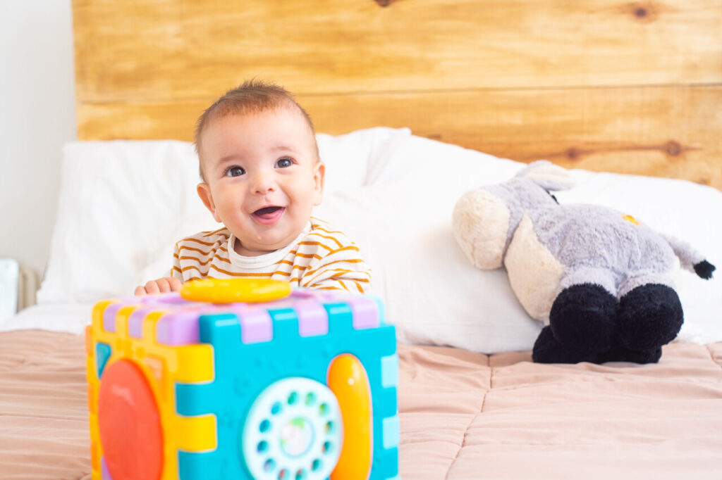 Die besten Spielzeuge für Babys ab 6 Monaten: Entwicklungsfördernde Auswahl - Wohntrends Magazin