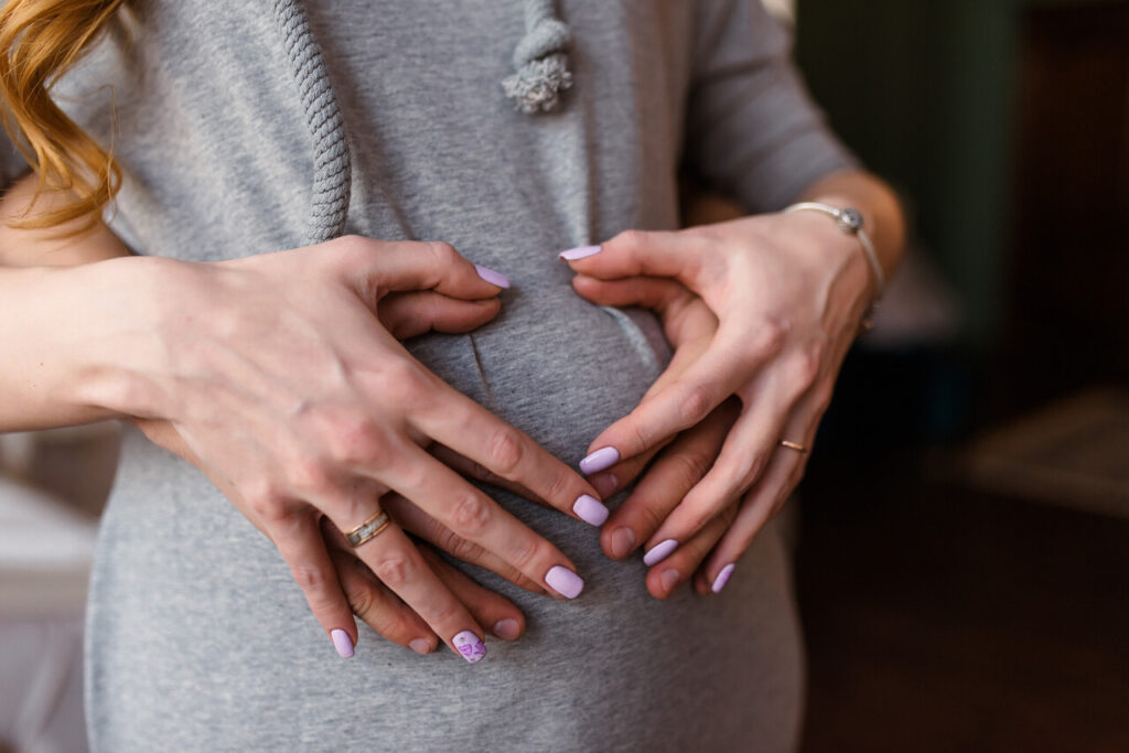 Nagellack in der Schwangerschaft: Schädlich für das Baby? - Kinderwelt Magazin