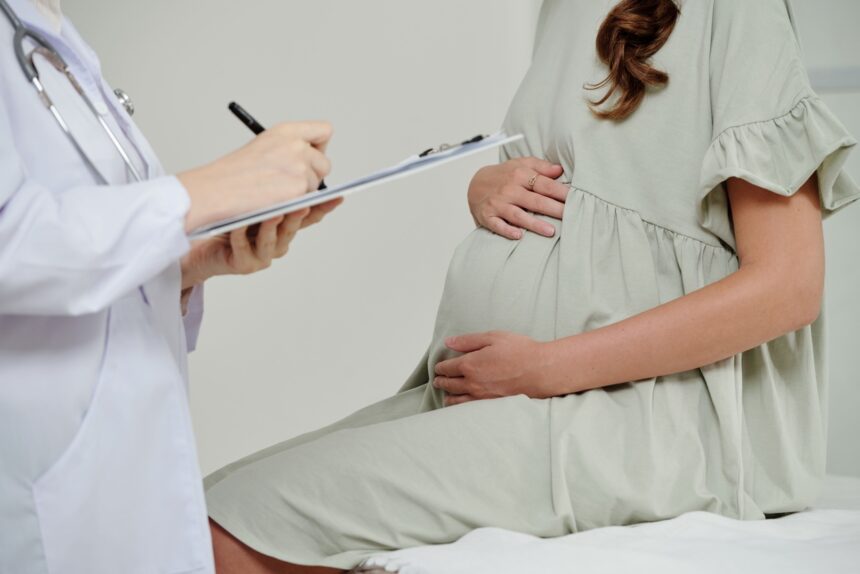 Brauner Ausfluss in der Schwangerschaft: Ursachen und Behandlungsmöglichkeiten - Kinderwelt Magazin