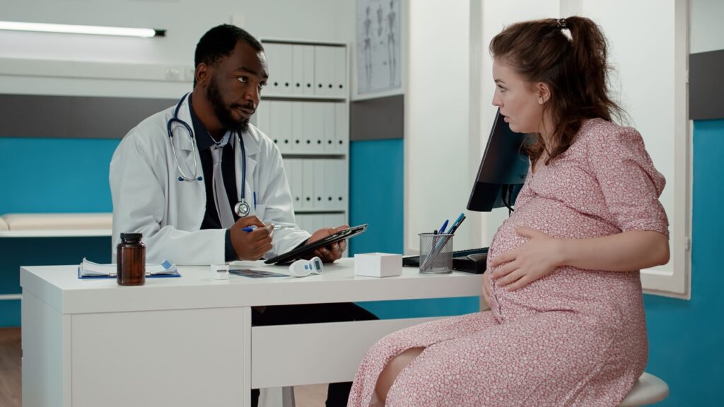 Brauner Ausfluss in der Schwangerschaft: Ursachen und Behandlungsmöglichkeiten - Kinderwelt Magazin