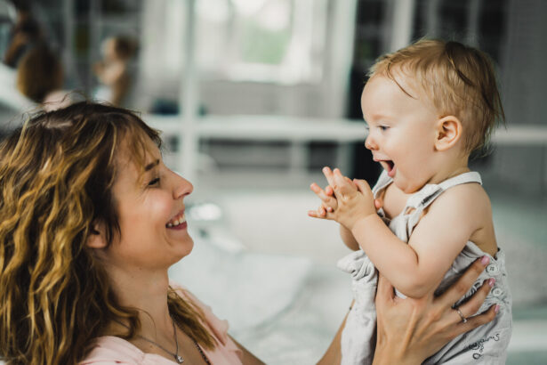 Wann sagt das Baby 'Mama'? Meilensteine der sprachlichen Entwicklung bei Kindern - Kinderwelt Magazin